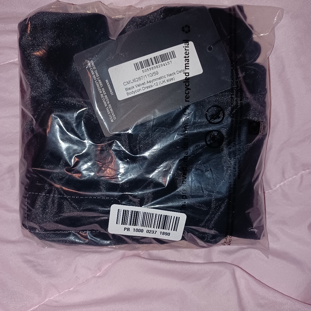 Black Halter Neck Velvet Bodycon Dress - Picture 3 of 3
